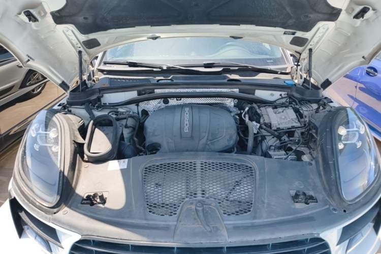 Used Porsche Macan 2018 Macan 2.0T Engine Bay