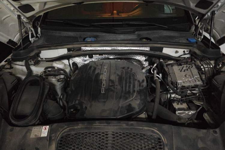 Used Porsche Macan 2018 Macan 2.0T Engine Bay