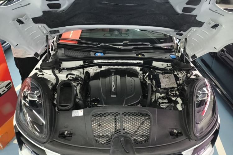 Used Porsche Macan 2018 Macan 2.0T Engine Bay