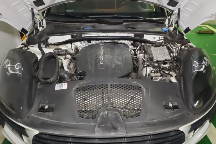 Used Porsche Macan 2018 Macan 2.0T Engine Bay