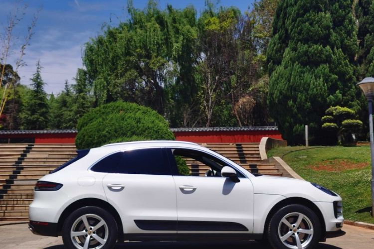 Used Porsche Macan 2018 Macan 2.0T Exterior 2