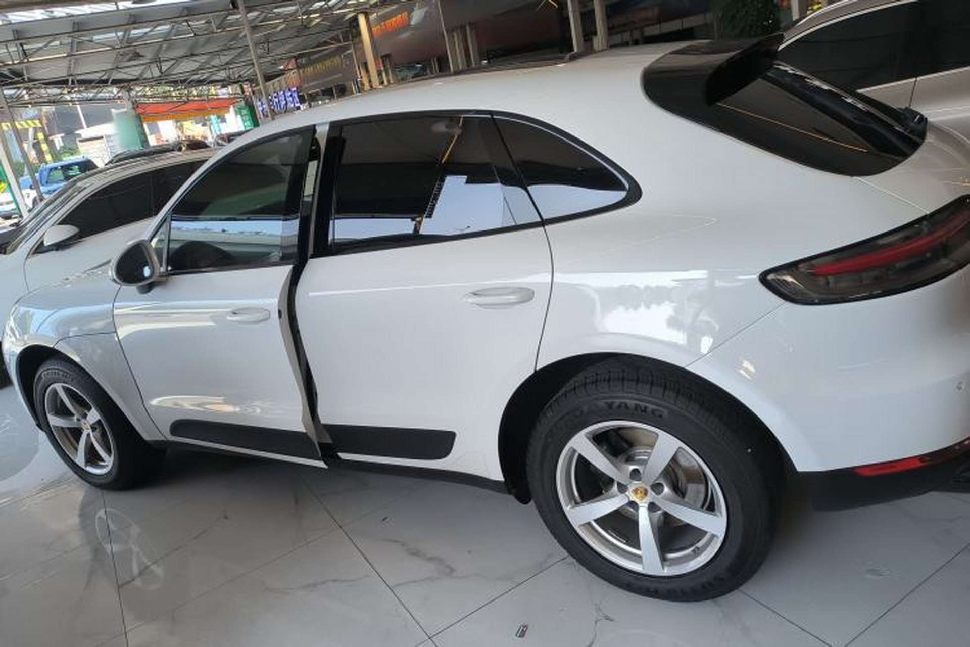 Used Porsche Macan 2018 Macan 2.0T Exterior 3