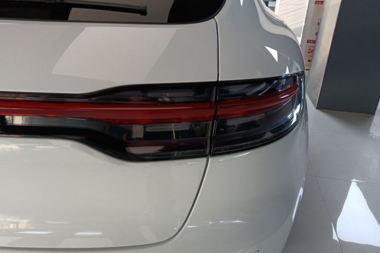 Used Porsche Macan 2018 Macan 2.0T Exterior 3