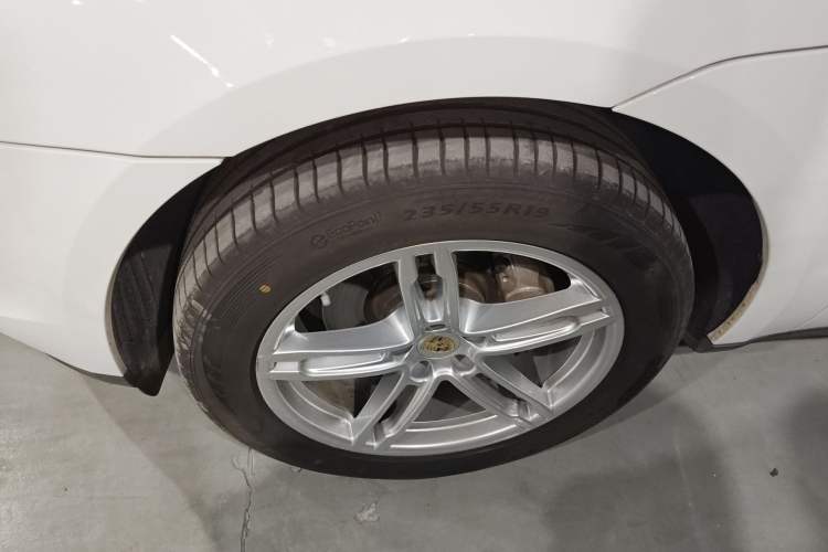 Used Porsche Macan 2018 Macan 2.0T Exterior 4