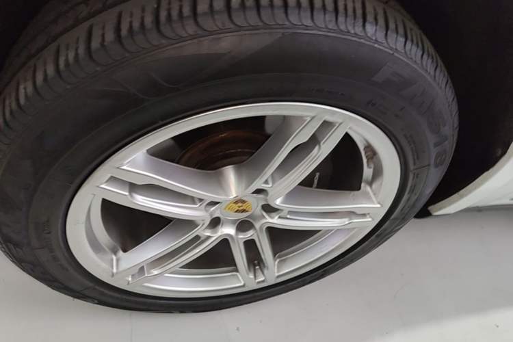 Used Porsche Macan 2018 Macan 2.0T Exterior 4