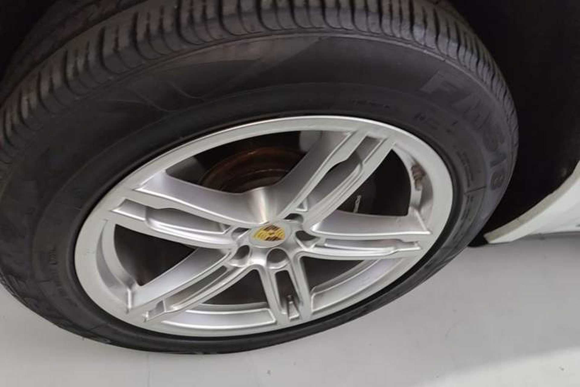 Used Porsche Macan 2018 Macan 2.0T Exterior 4