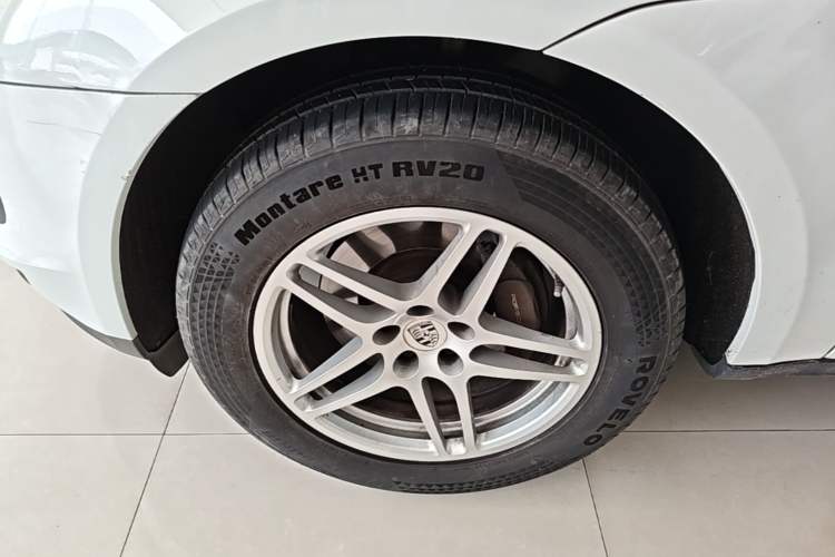 Used Porsche Macan 2018 Macan 2.0T Exterior 4