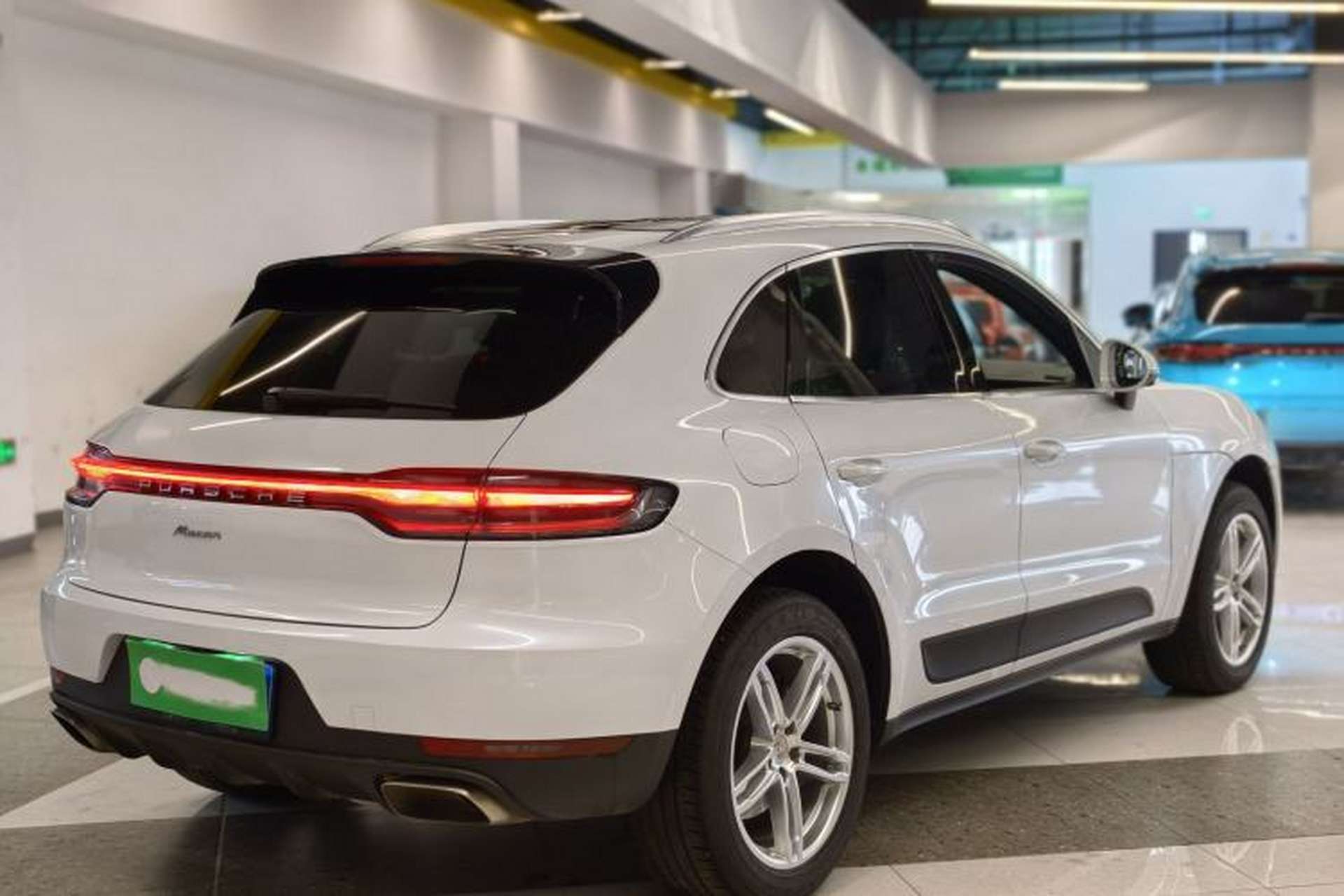 Used Porsche Macan 2018 Macan 2.0T Exterior 4