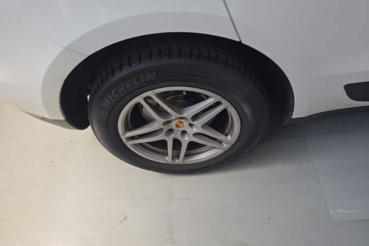 Used Porsche Macan 2018 Macan 2.0T Exterior 5