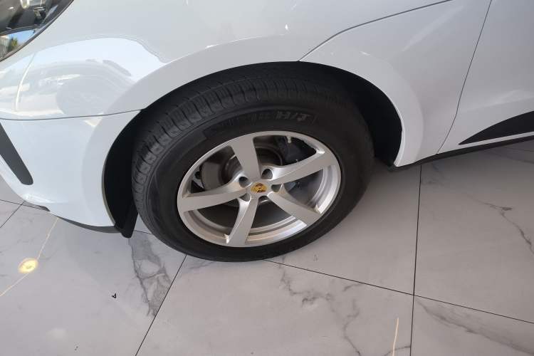 Used Porsche Macan 2018 Macan 2.0T Exterior 7
