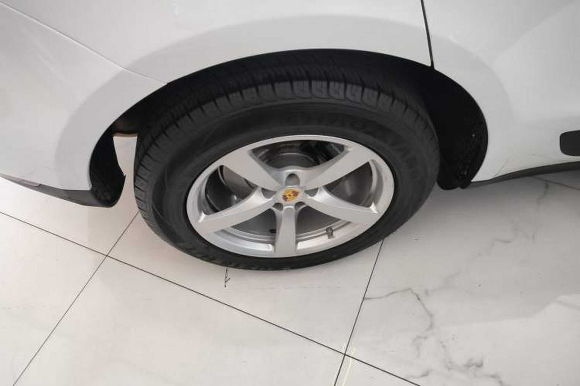 Used Porsche Macan 2018 Macan 2.0T Exterior 8