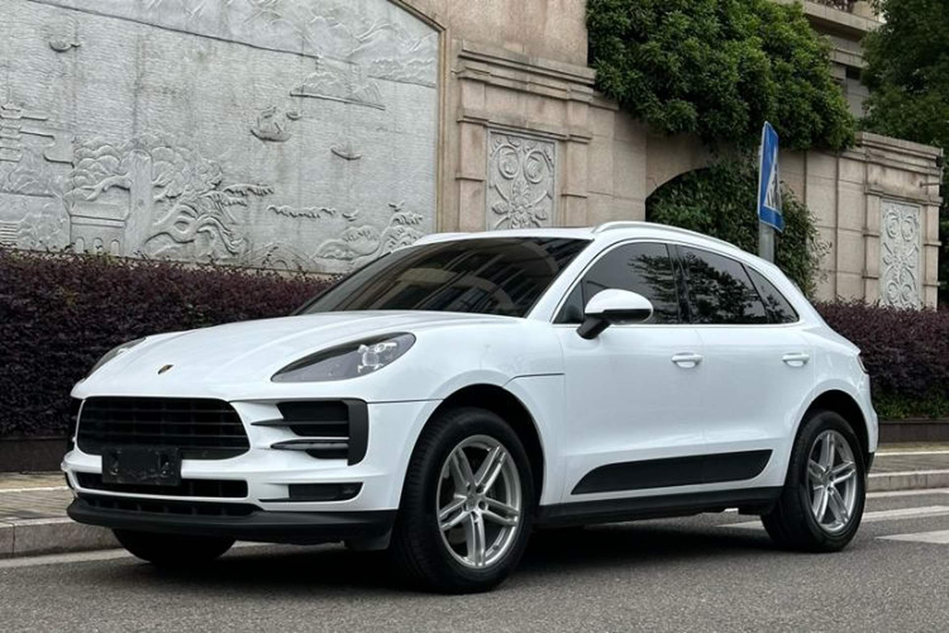 Used Porsche Macan 2018 Macan 2.0T Front Left 45 Deg