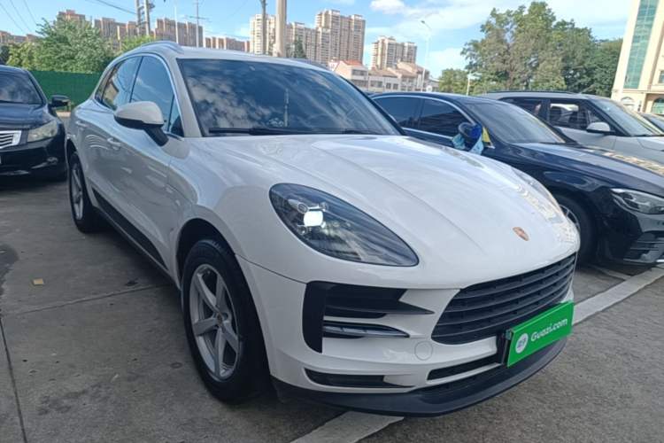 Used Porsche Macan 2018 Macan 2.0T Front Right 45 Deg
