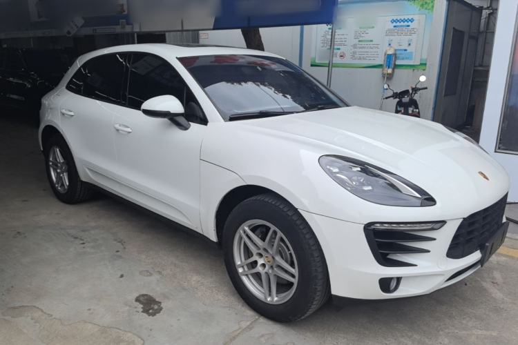 Used Porsche Macan 2018 Macan 2.0T Front Right 45 Deg