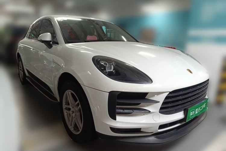 Used Porsche Macan 2018 Macan 2.0T Front Right 45 Deg
