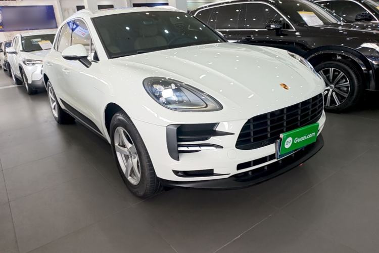 Used Porsche Macan 2018 Macan 2.0T Front Right 45 Deg