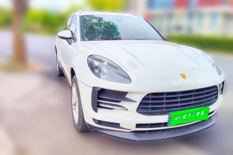 Used Porsche Macan 2018 Macan 2.0T Front Right 45 Deg