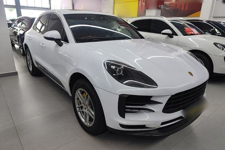 Used Porsche Macan 2018 Macan 2.0T Front Right 45 Deg