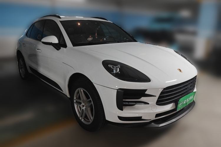 Used Porsche Macan 2018 Macan 2.0T Front Right 45 Deg