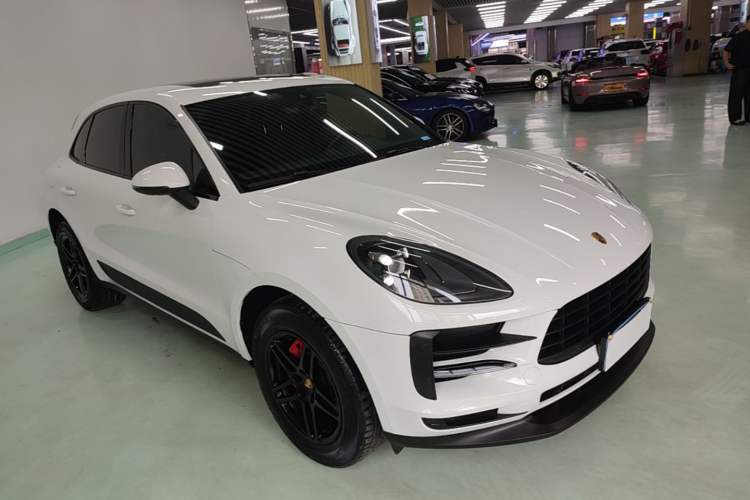 Used Porsche Macan 2018 Macan 2.0T Front Right 45 Deg