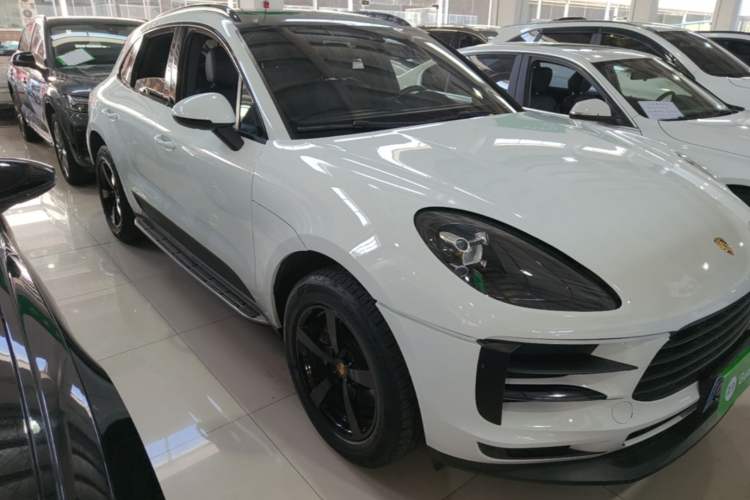 Used Porsche Macan 2018 Macan 2.0T Front Right 45 Deg