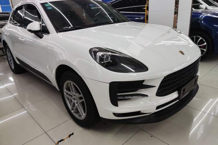 Used Porsche Macan 2018 Macan 2.0T Front Right 45 Deg