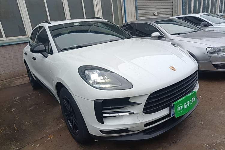 Used Porsche Macan 2018 Macan 2.0T Front Right 45 Deg