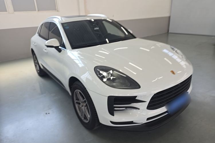 Used Porsche Macan 2018 Macan 2.0T Front Right 45 Deg