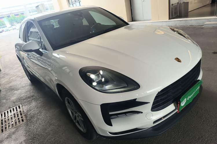 Used Porsche Macan 2018 Macan 2.0T Front Right 45 Deg