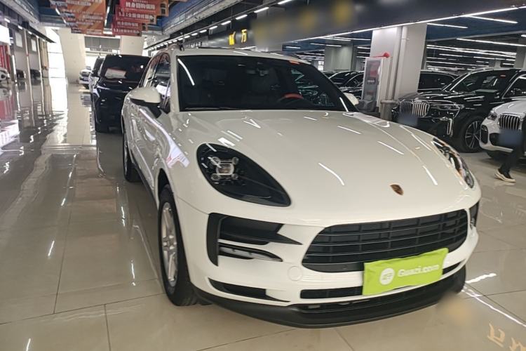 Used Porsche Macan 2018 Macan 2.0T Front Right 45 Deg