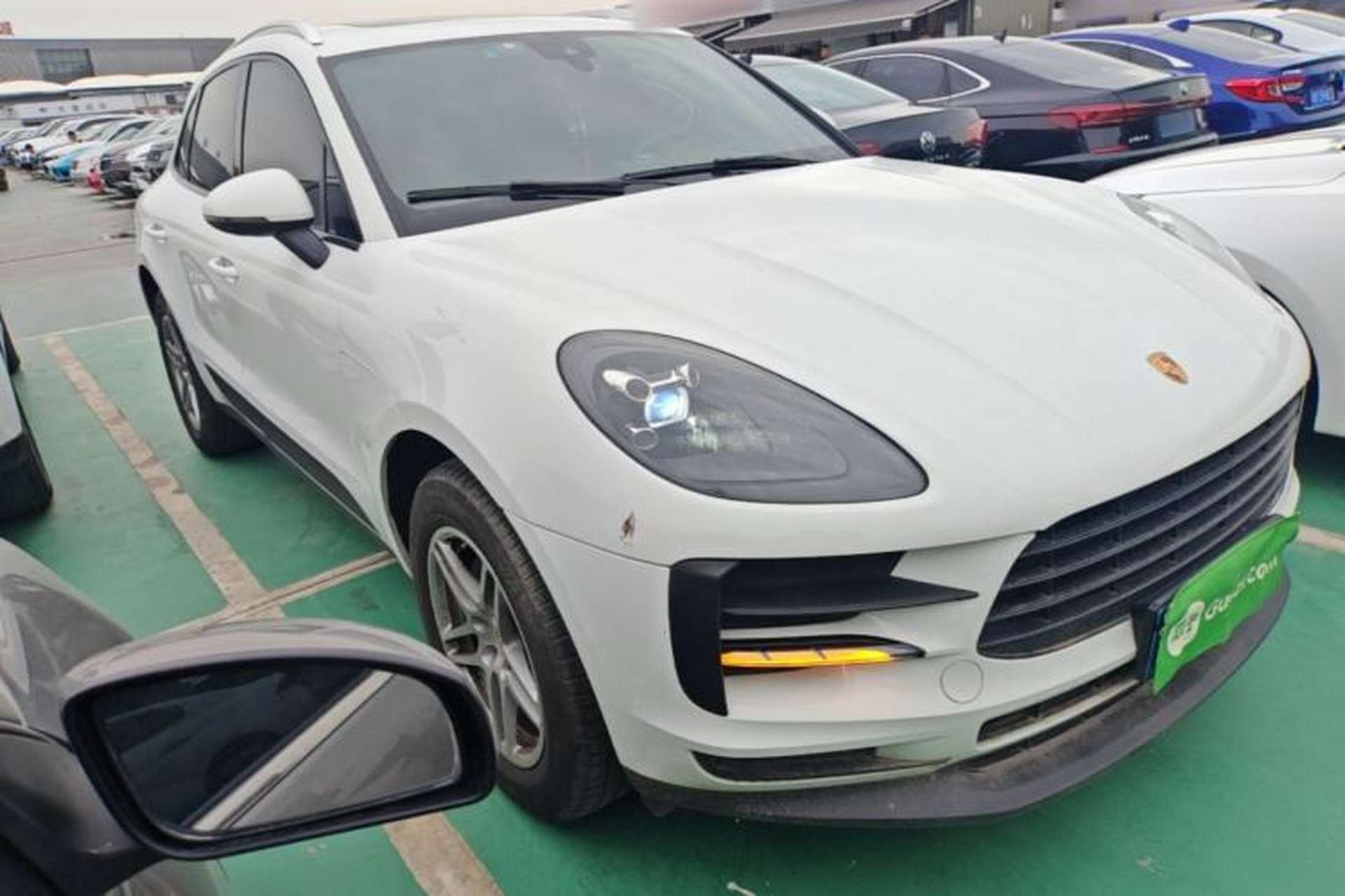 Used Porsche Macan 2018 Macan 2.0T Front Right 45 Deg