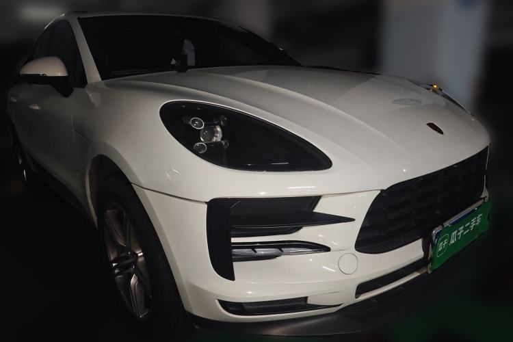 Used Porsche Macan 2018 Macan 2.0T Front Right 45 Deg
