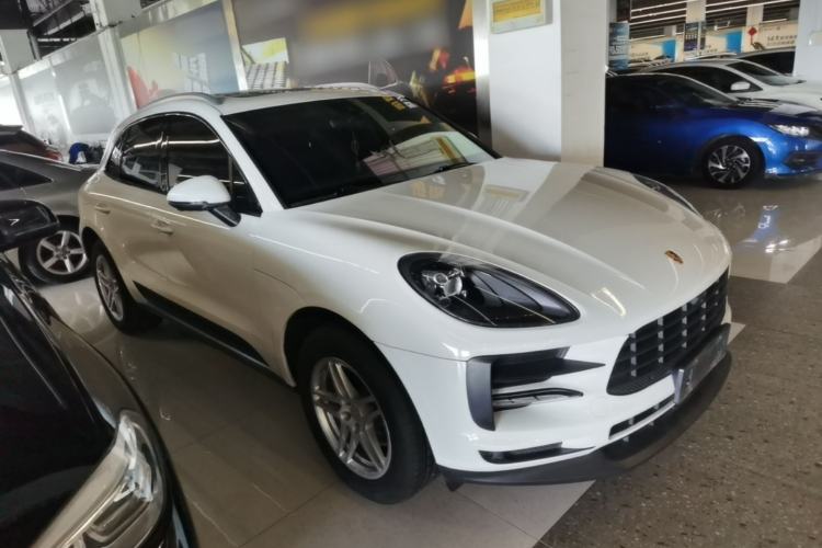 Used Porsche Macan 2018 Macan 2.0T Front Right 45 Deg