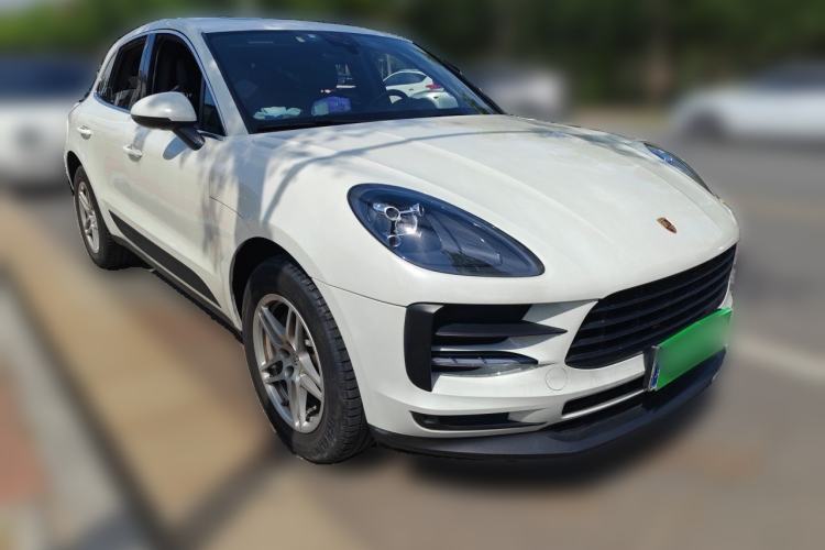 Used Porsche Macan 2018 Macan 2.0T Front Right 45 Deg