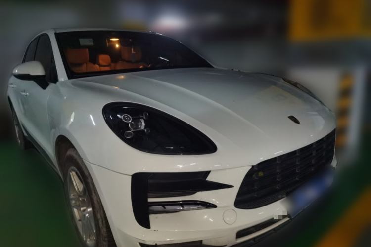 Used Porsche Macan 2018 Macan 2.0T Front Right 45 Deg