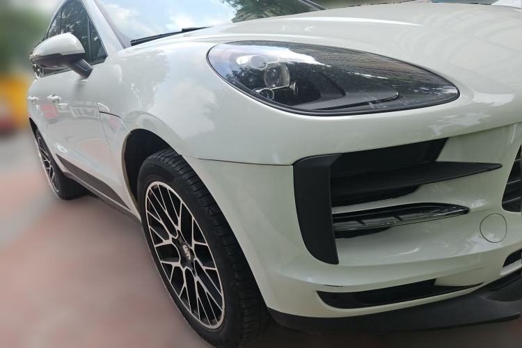 Used Porsche Macan 2018 Macan 2.0T Front Right 45 Deg