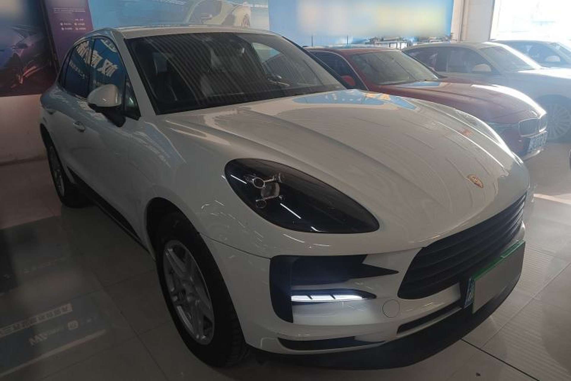 Used Porsche Macan 2018 Macan 2.0T Front Right 45 Deg