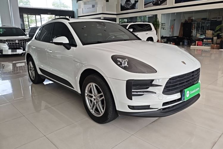 Used Porsche Macan 2018 Macan 2.0T Front Right 45 Deg