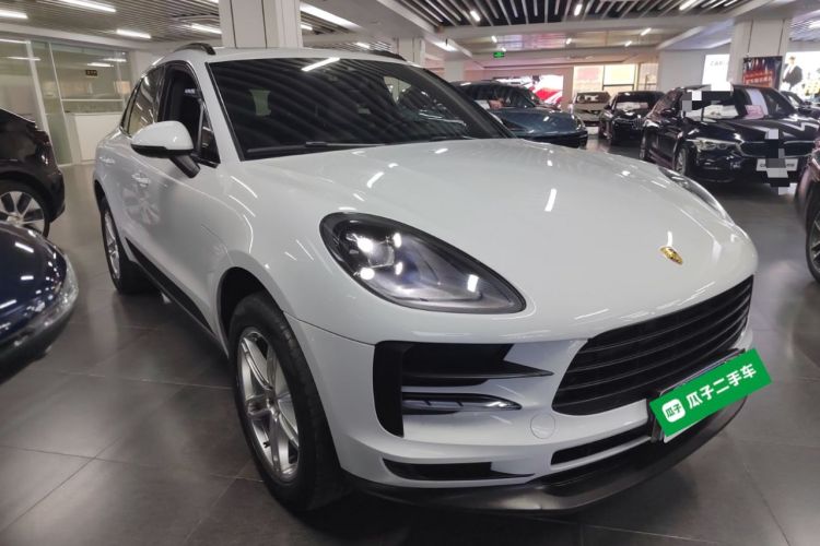 Used Porsche Macan 2018 Macan 2.0T Front Right 45 Deg