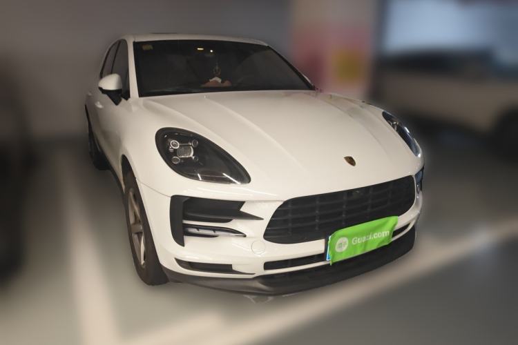 Used Porsche Macan 2018 Macan 2.0T Front Right 45 Deg