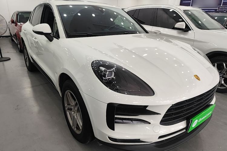 Used Porsche Macan 2018 Macan 2.0T Front Right 45 Deg