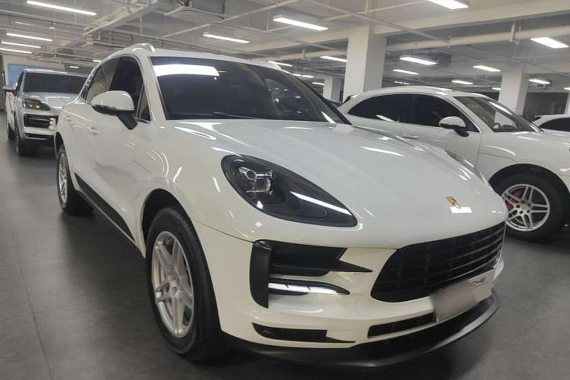 Used Porsche Macan 2018 Macan 2.0T Front Right 45 Deg