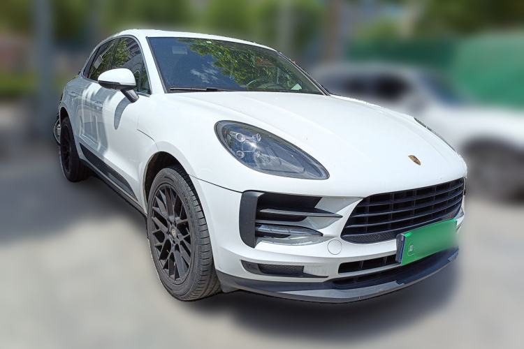 Used Porsche Macan 2018 Macan 2.0T Front Right 45 Deg