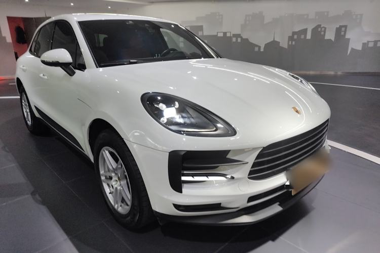 Used Porsche Macan 2018 Macan 2.0T Front Right 45 Deg