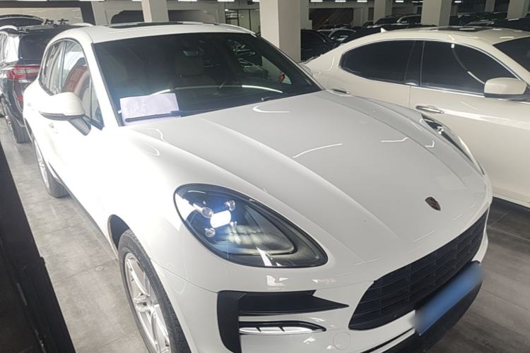 Used Porsche Macan 2018 Macan 2.0T Front Right 45 Deg
