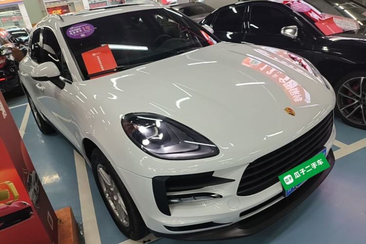 Used Porsche Macan 2018 Macan 2.0T Front Right 45 Deg