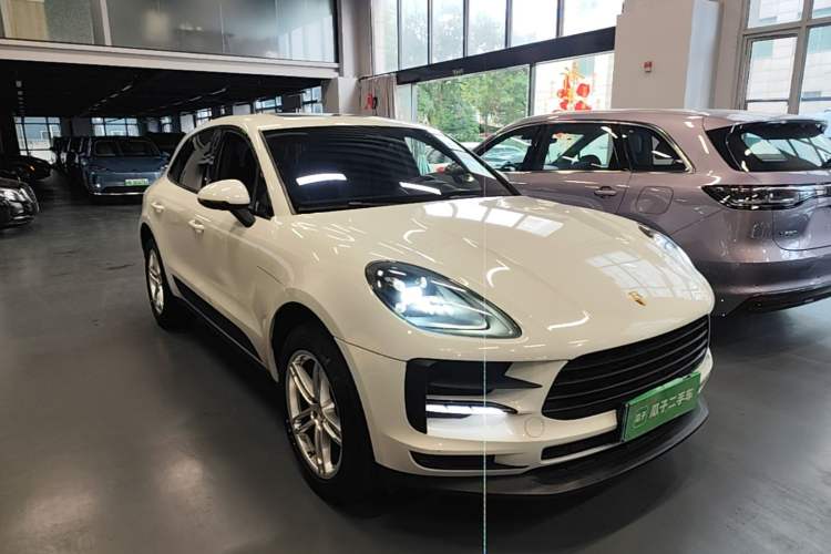 Used Porsche Macan 2018 Macan 2.0T Front Right 45 Deg