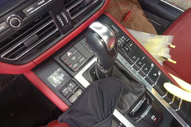 Used Porsche Macan 2018 Macan 2.0T Gear Lever