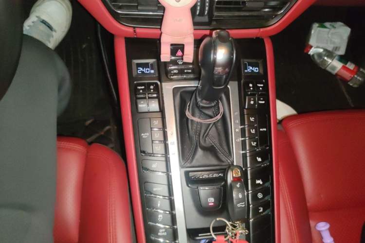 Used Porsche Macan 2018 Macan 2.0T Gear Lever