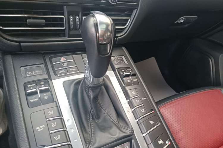 Used Porsche Macan 2018 Macan 2.0T Gear Lever
